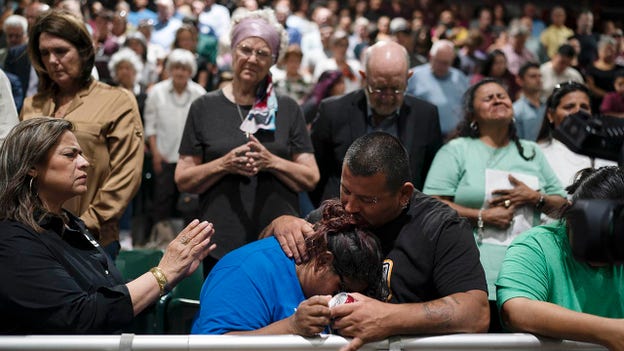 Loved ones and onlookers outside school urged police to go inside during shooting: 'Go in there!'