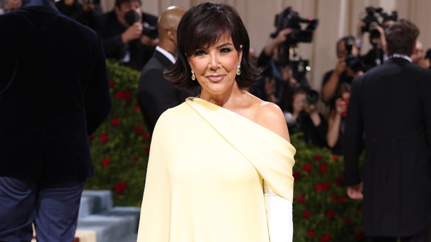 Kris Jenner hits carpet in over-the-shoulder gown