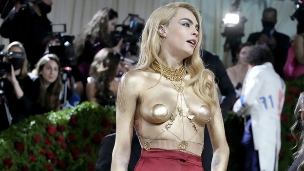 Cara Delevingne arrives nearly-naked to 2022 Met Gala