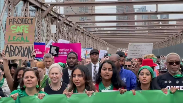 Sens. Schumer, Gillibrand join pro-choice NYC protests, call for Senate to codify Roe into law