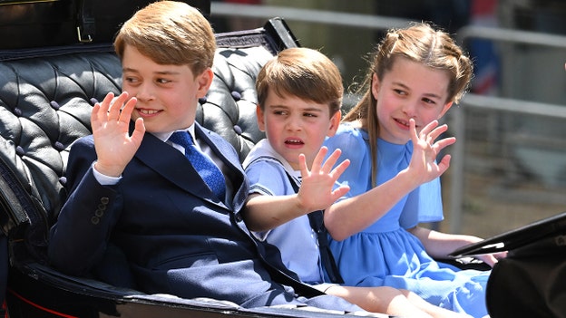 Prince William's children make carriage appearance