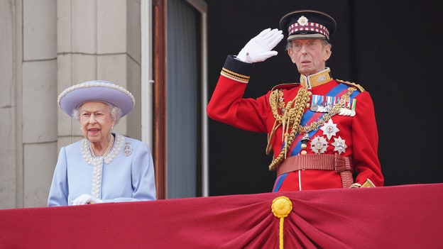 Queen Elizabeth salutes the public