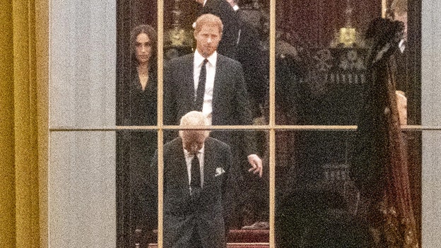 King Charles awaits Queen Elizabeth's casket with Prince Harry, Meghan Markle at Buckingham Palace