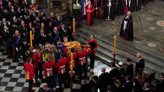 2 minutes of silence concludes Queen Elizabeth II's funeral