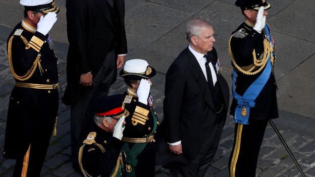 Prince Andrew heckled by man in crowd during Queen Elizabeth II's coffin procession