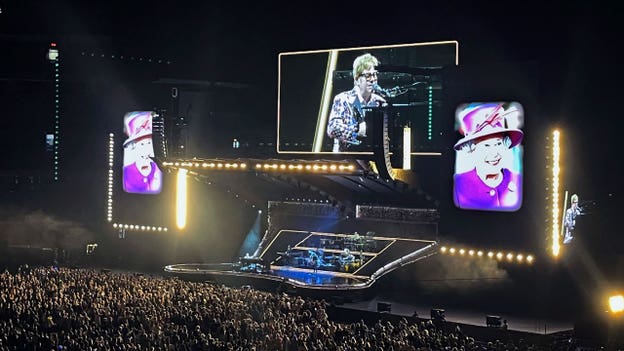 Elton John paid tribute to Queen Elizabeth during his Toronto concert