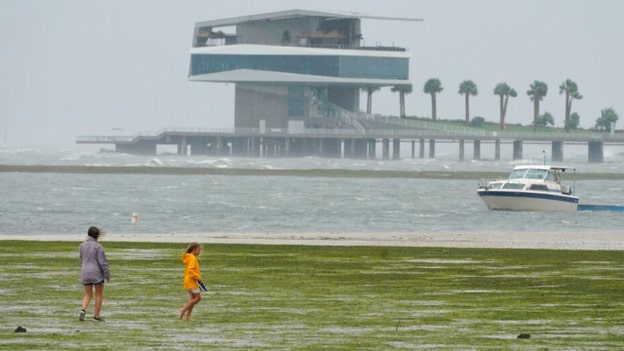 'Extremely dangerous' eyewall of Hurricane Ian moving onshore