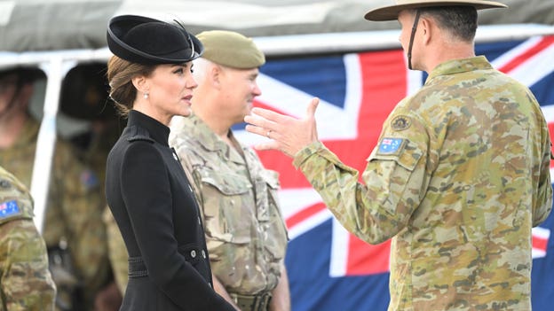 Prince William, Kate Middleton meet with Commonwealth troops