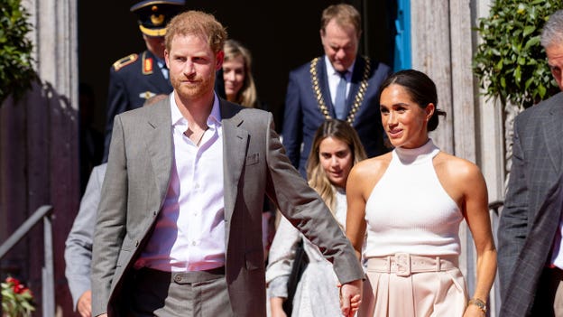 Prince Harry traveling alone to be with Queen Elizabeth in Scotland