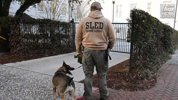 Bomb squad agent patrols Colleton County Courthouse after bomb threat