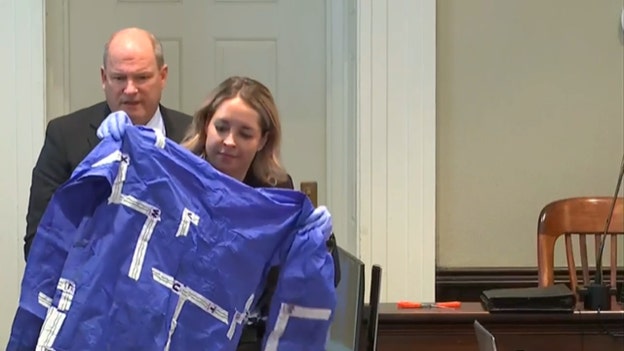 State calls 29th witness, agent who found blue raincoat