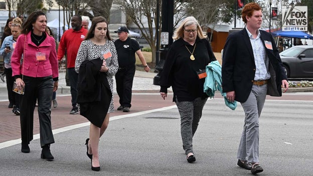 Murdaugh family returns to Colleton County Courthouse after lunchbreak