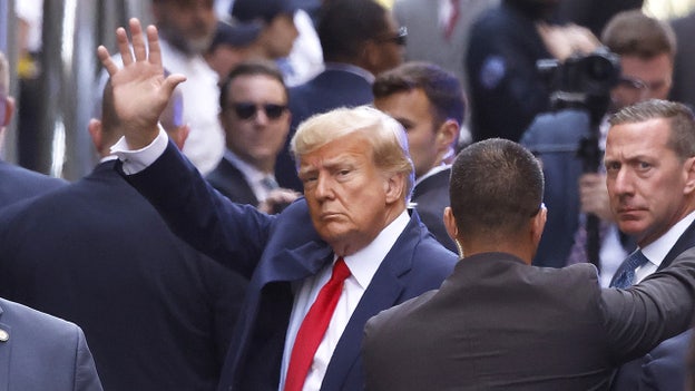 Trump arrives at NYC courtroom ahead of scheduled arraignment