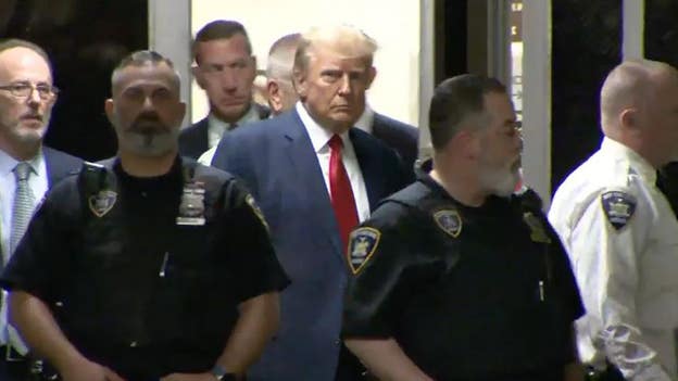 Trump ignored reporters while entering courtroom