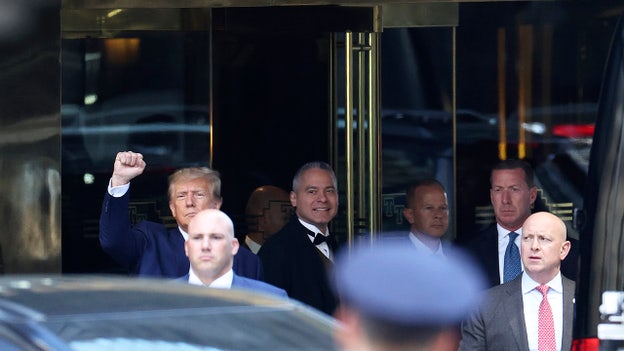 Trump departs Trump Tower en route to turn himself over to New York authorities