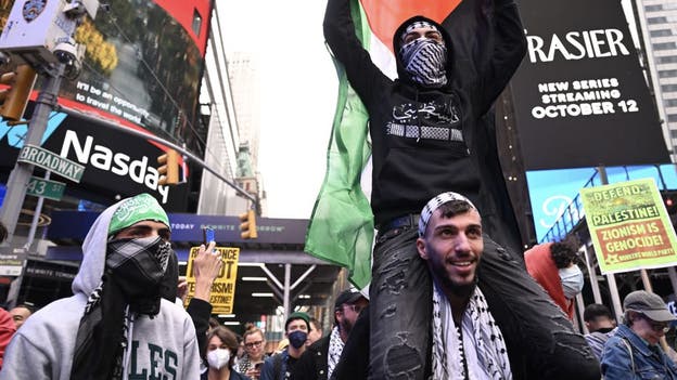 Pro-Palestinian protesters mock Israeli dead in New York City