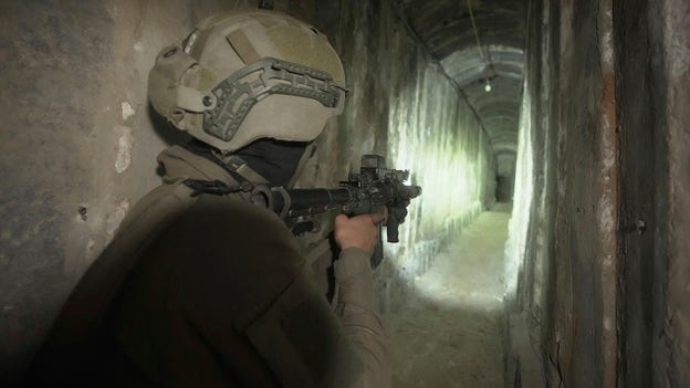 以色列国防军在加沙城Al-Shifa医院下暴露了更多的哈马斯隧道
