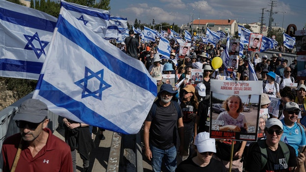Thousands of family members, supporters of Israeli hostages march from Tel Aviv to Jerusalem
