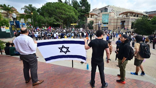 LA teachers suspended for lecture on 'genocide' against Palestinians in class at synagogue: Report