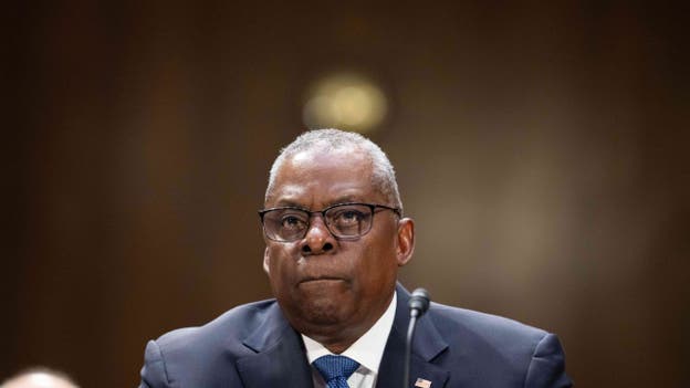 Secretary of Defense Lloyd Austin speaks with Israeli defense minister Yoav Gallant