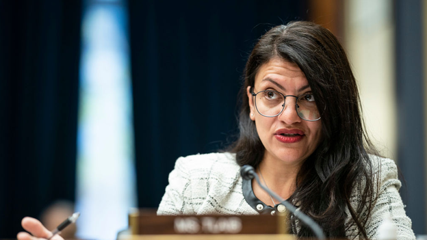 Miembros del Partido Demócrata reaccionan ante el intento de la representante Tlaib de justificar el uso de un cántico antisemita