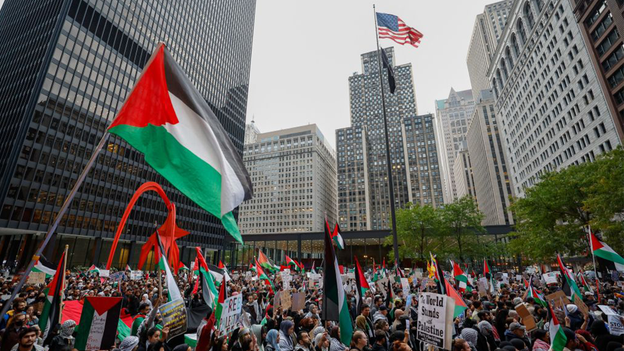 Pro-Palestinian protesters confront Democratic lawmakers, shut down Chicago interstate