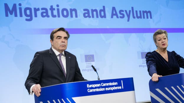 El líder de la UE insiste en que el acuerdo sobre migrantes que frena el flujo de solicitantes de asilo no "copia el derecho" en medio de la guerra