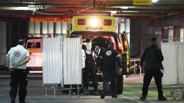 Two injured in stabbing attack at checkpoint near Jerusalem: reports
