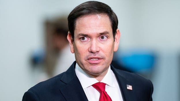 Florida Sen. Rubio throws support behind Trump ahead of Iowa Caucuses