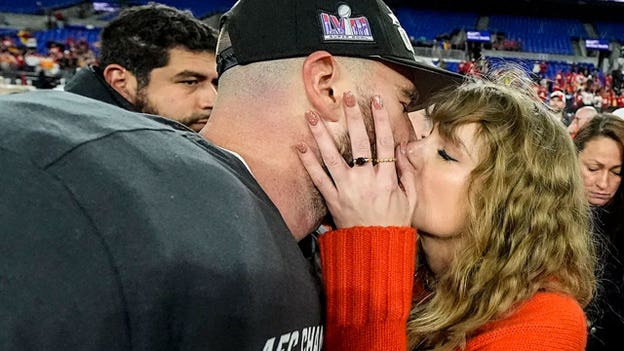 Pilot flies over Kansas City and leaves love in the air for Travis Kelce and Taylor Swift