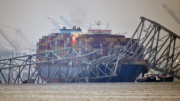 Did the cargo ship Dali drop anchor before it hit Francis Scott Key Bridge?