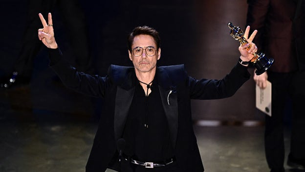 Robert Downey Jr. wins Oscar for 'Oppenheimer'