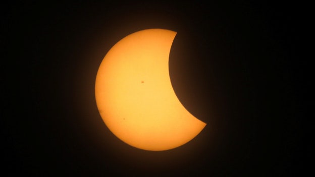 PHOTOS: Solar eclipse draws massive crowds throughout US