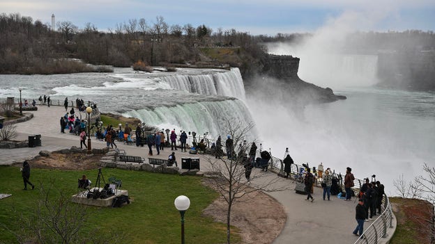 Crowd forming at Niagara Falls for solar eclipse viewing