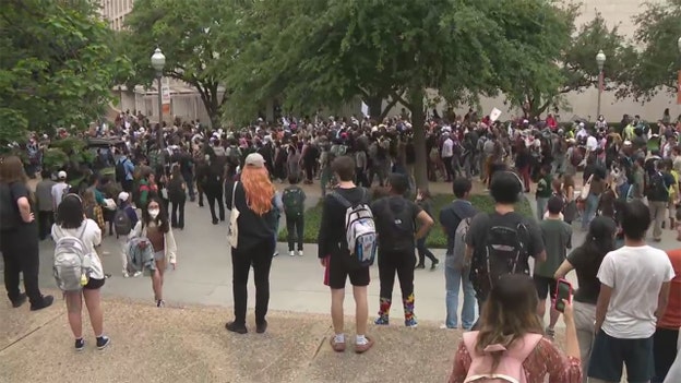 Students stage anti-Israel rally at UT Austin, Texas DPS deployed to campus