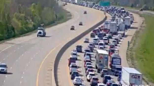 Traffic backed up for 25 miles in Missouri ahead of solar eclipse