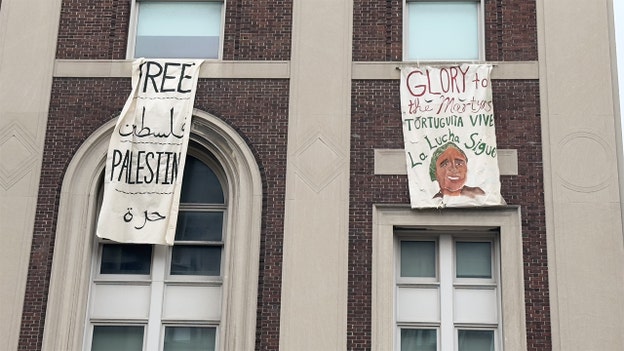Columbia University protesters unfurl new banner at Hamilton Hall: 'Glory to the martyrs'