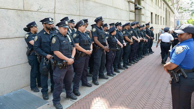Police arrive to Columbia campus as suspension deadline nears for protesters
