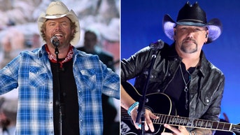 Jason Aldean brings ACM audience to their feet with emotional Toby Keith tribute