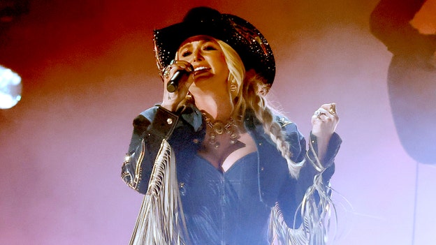 Miranda Lambert trades red carpet glam for denim ensemble to perform 'Wranglers' at ACM Awards