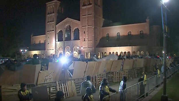 Anti-Israel protesters at UCLA build wall around encampment ahead of anticipated police raid