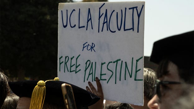 UCLA Police demand anti-Israel agitators to leave campus, crowd refuses to listen
