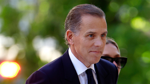 Hunter Biden arrives to courthouse with smirky greeting to family members