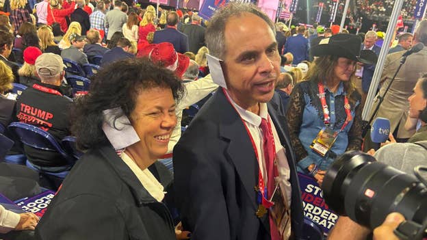 Arizona delegates don ear bandages in solidarity with Trump