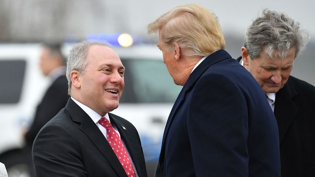 Steve Scalise dice que el ex presidente Trump fue "uno de los primeros" en comprobar cómo estaba tras el tiroteo de 2017