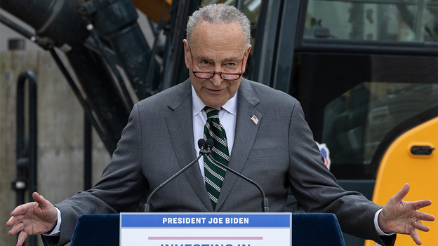 Schumer rompe el silencio sobre su apoyo a Biden: 'Estoy con Joe'