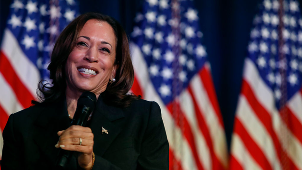 Harris "agradecido" a Biden y al Partido Demócrata tras conseguir los delegados necesarios para la candidatura del partido