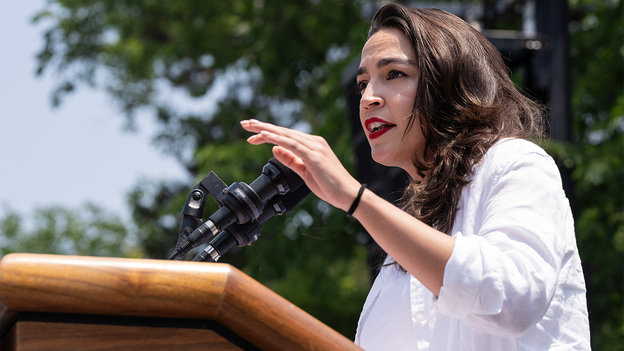 AOC dice que "el asunto está cerrado" sobre si Biden abandonará la carrera presidencial