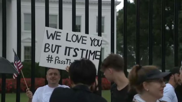 Democrats, progressives hold 'Pass the Torch' rally outside White House, urging Biden to drop out