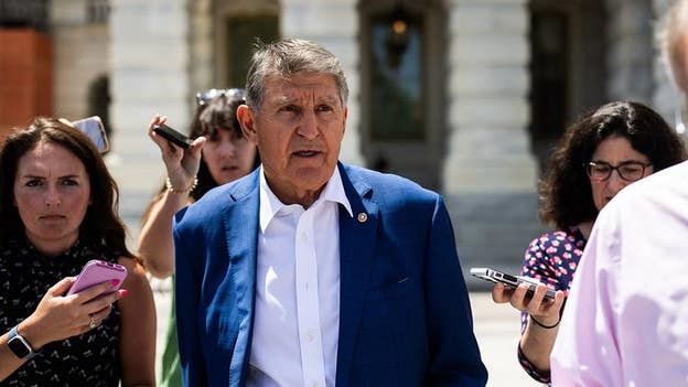 Manchin considers re-registering as Democrat to run for president